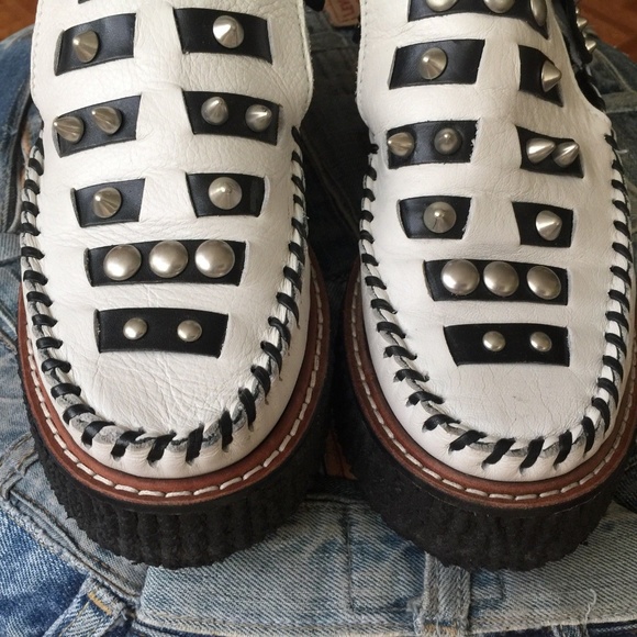 COACH Coach Roccasin Cut Out Bootie runs big 6.5 - Picture 4 of 8